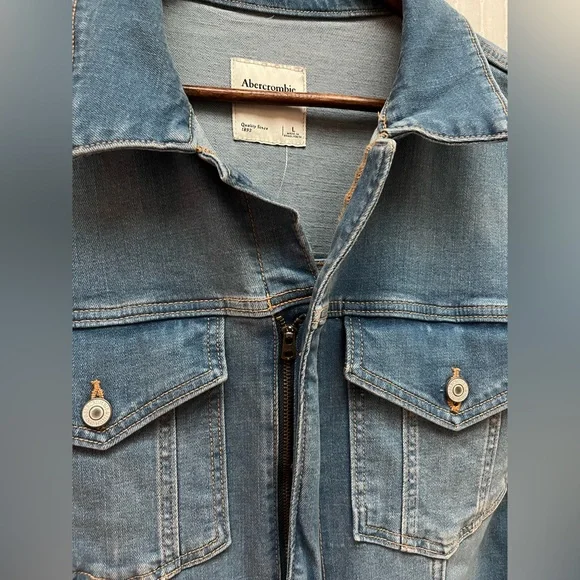 NWOT ABERCROMBIE & Fitch women's 90s
Relaxed Denim Jumpsuit size L - Picture 8 of 11